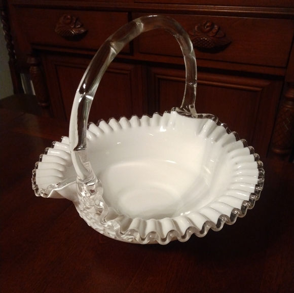 Vintage large Fenton silver crest Spanish lace basket with bamboo handle 10" - Picture 3 of 7